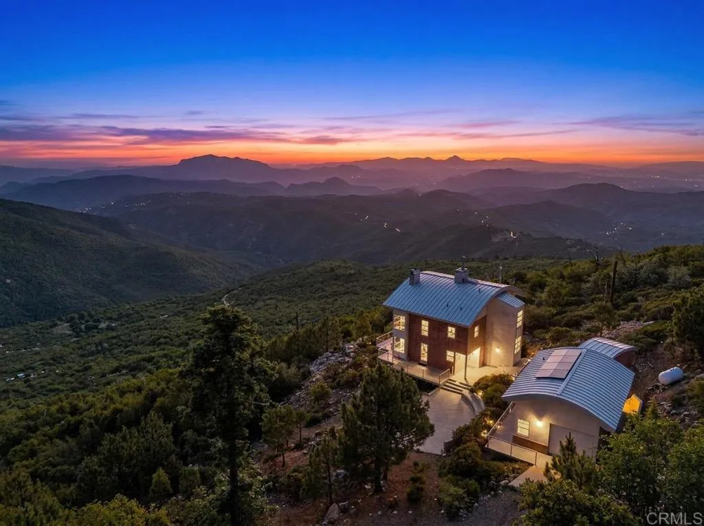 https://cdn.realtyfeed.com/cdn/127/306731814/74a29f4eaefdab88cec74d3ce6a22ac8.webp