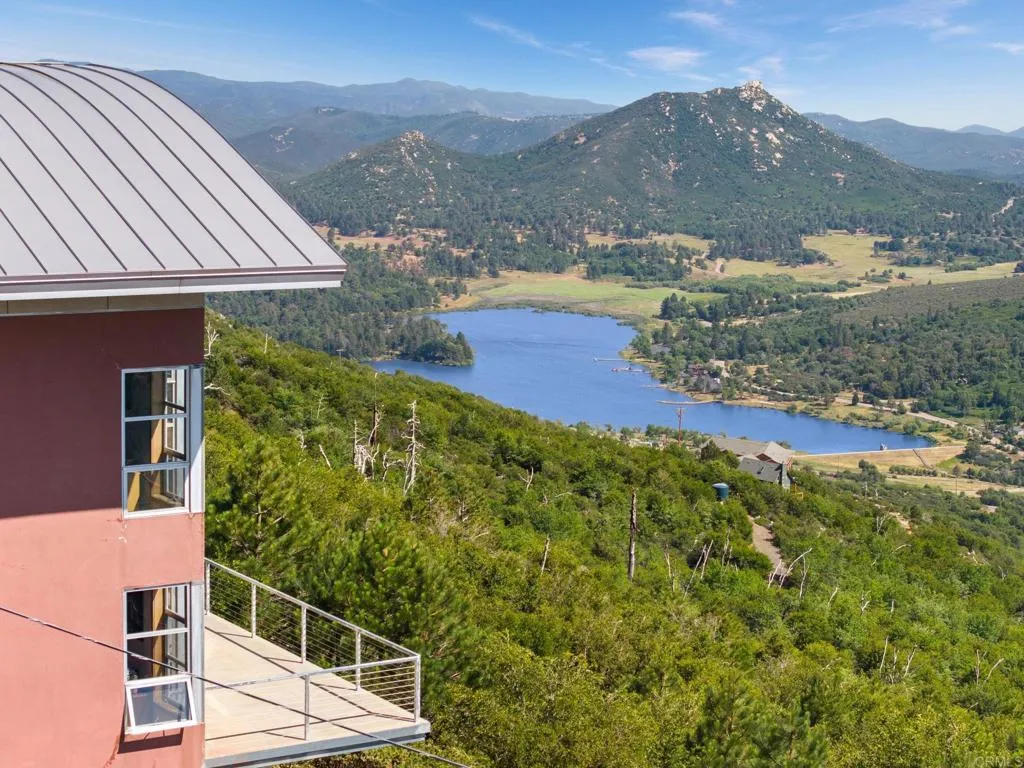 https://cdn.realtyfeed.com/cdn/127/306731814/87f41de3a9bcbfd2659494301f07dd16.webp