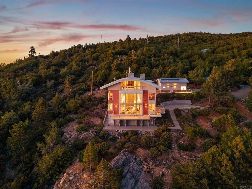 https://cdn.realtyfeed.com/cdn/127/306731814/8d02eb6aa8b60d3a2e3c671e37a96542.webp
