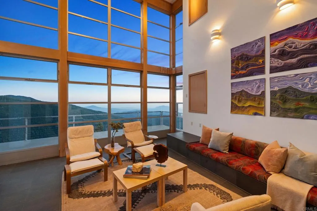 https://cdn.realtyfeed.com/cdn/127/306731814/8d80e7b78a8bfa15307777dd806b2839.webp