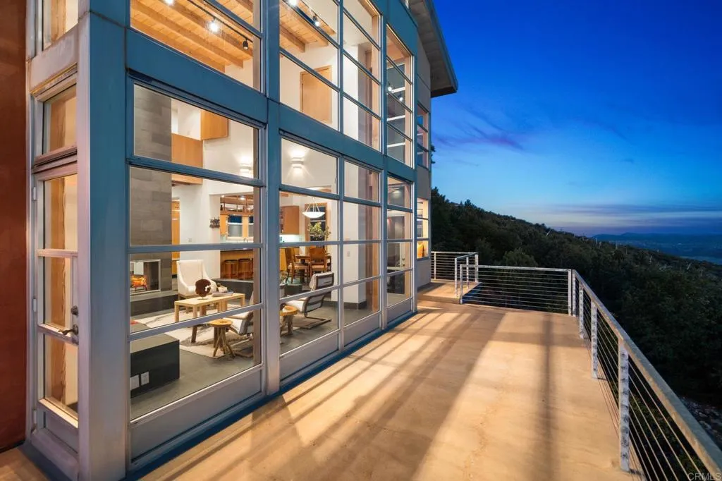 https://cdn.realtyfeed.com/cdn/127/306731814/95de3f8bb8e9434970a20aea23bf07a1.webp