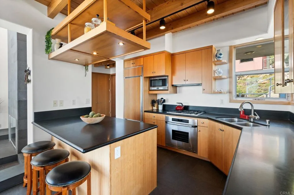 https://cdn.realtyfeed.com/cdn/127/306731814/9c73b7e5672d7f55fa501ba2374bb9f4.webp