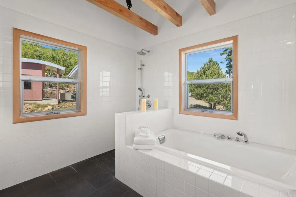 https://cdn.realtyfeed.com/cdn/127/306731814/ff5b51bf2791415e152b9531f47fccb4.webp
