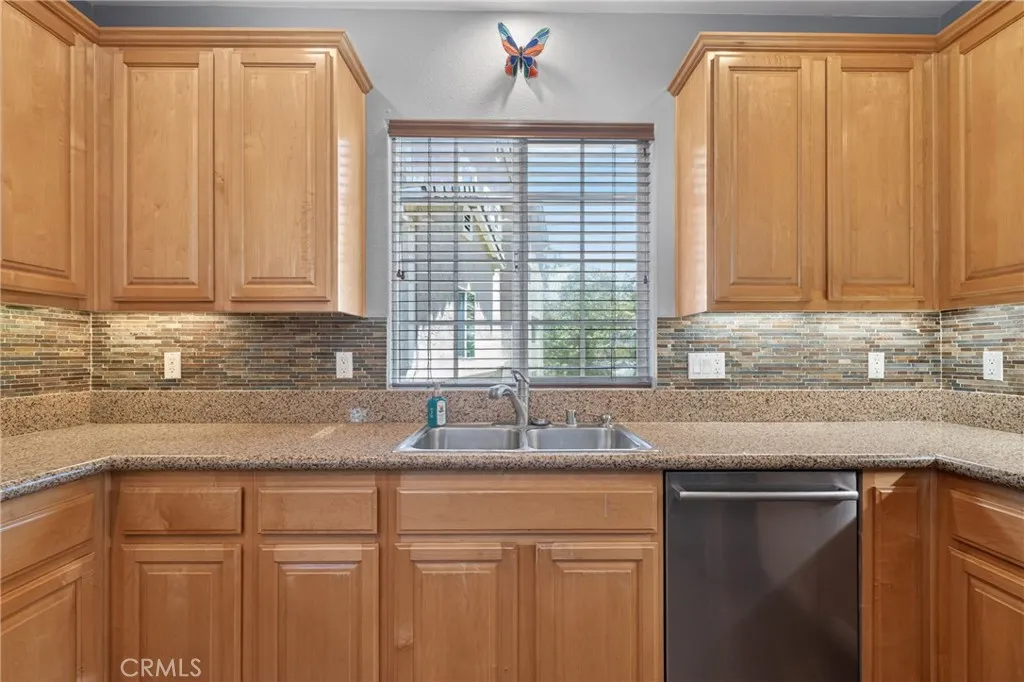 https://cdn.realtyfeed.com/cdn/127/306731870/ce98dad0695a5b9f25c2571d0f8ccc01.webp