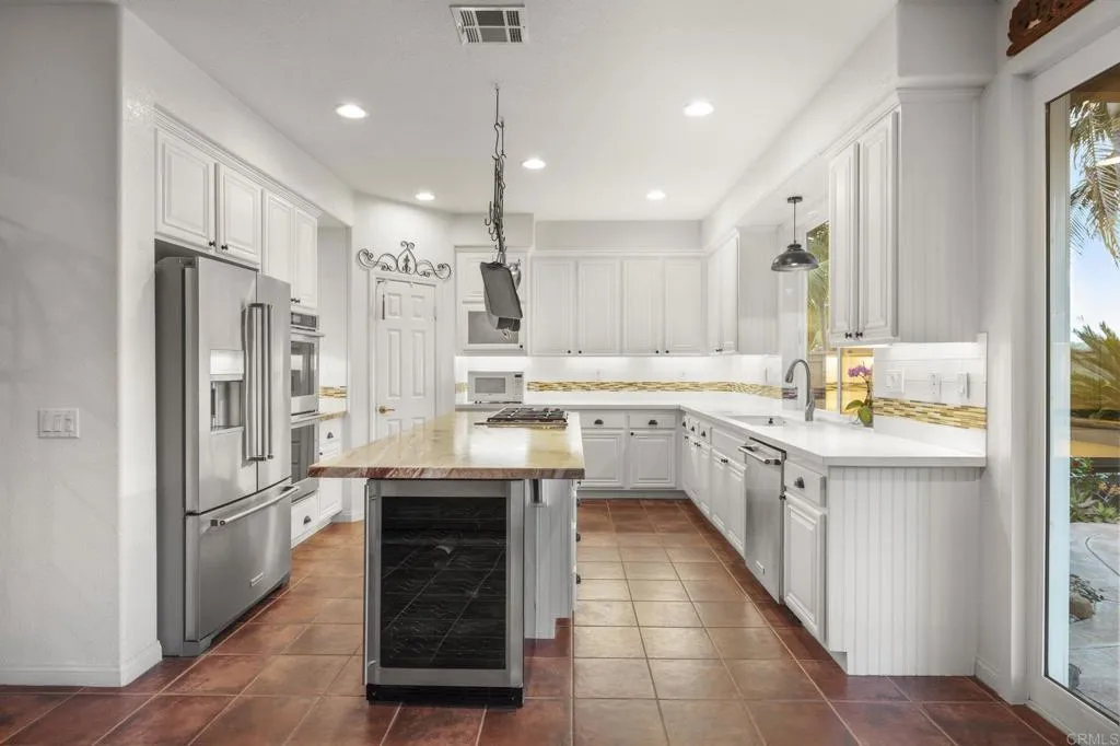 https://cdn.realtyfeed.com/cdn/127/306731970/eebf131550150258f0f2f72b12098c0c.webp