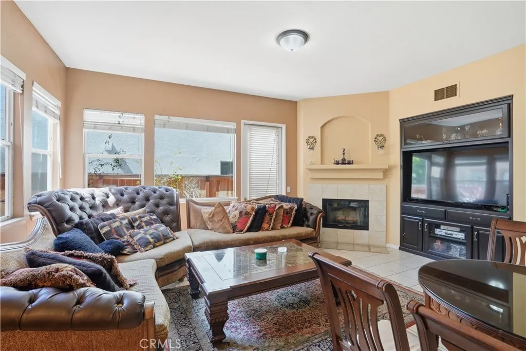 https://cdn.realtyfeed.com/cdn/127/306731989/321f70236e21285bc6a1eb3e99bf1d67.webp