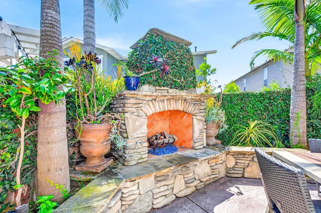 https://cdn.realtyfeed.com/cdn/127/306732001/70c01a8638f2e130be85b04e8e4b056a.webp