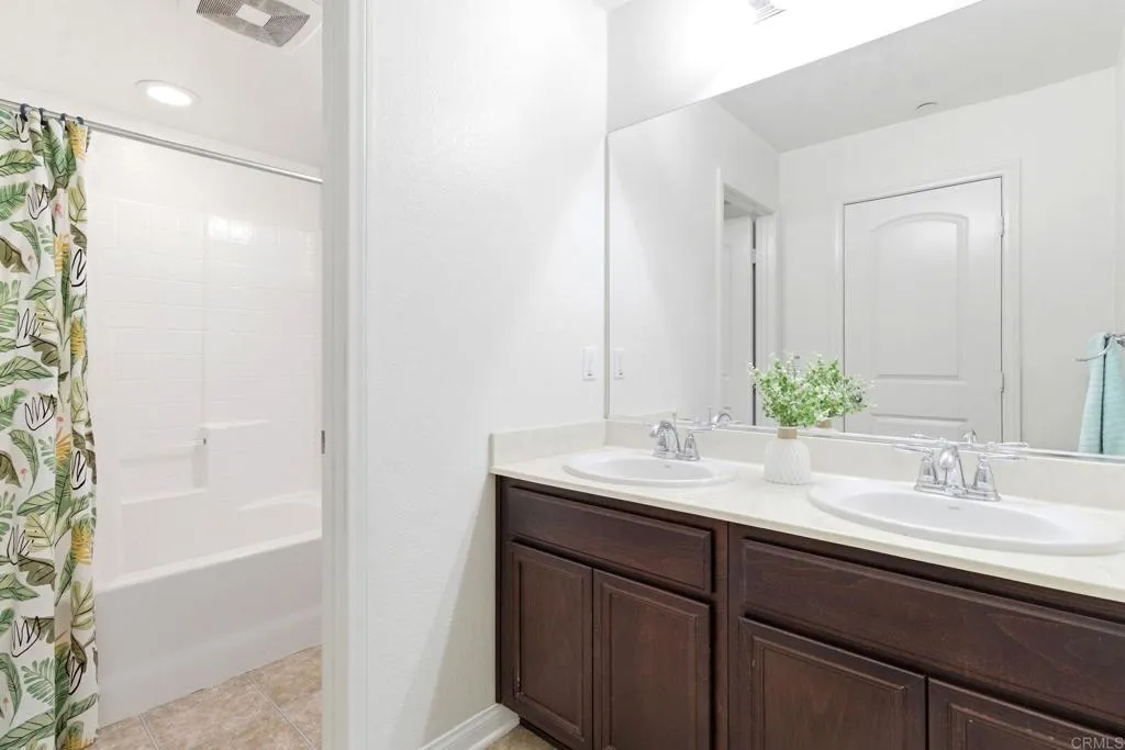 https://cdn.realtyfeed.com/cdn/127/306732005/5bb7abbf90f3e01e9f06e492d479b04f.webp