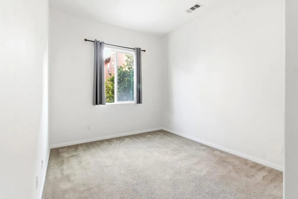 https://cdn.realtyfeed.com/cdn/127/306732005/96e4707e0dbaa5c2817cf662d483ea3b.webp