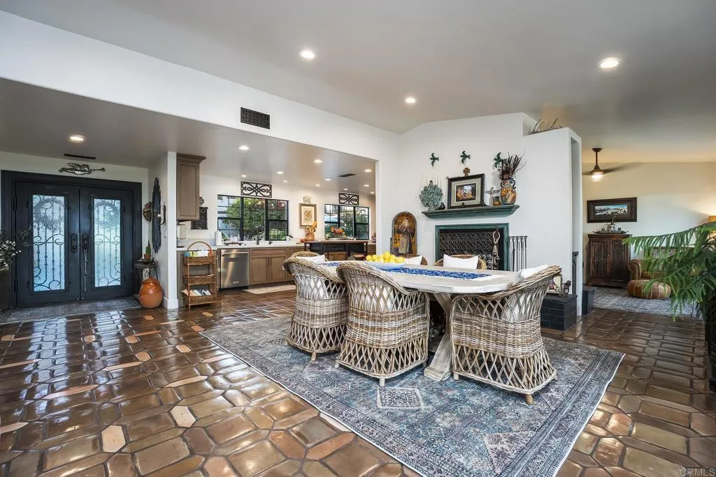 https://cdn.realtyfeed.com/cdn/127/306732068/0a6658d73060b87497ec39f2a7181f16.webp