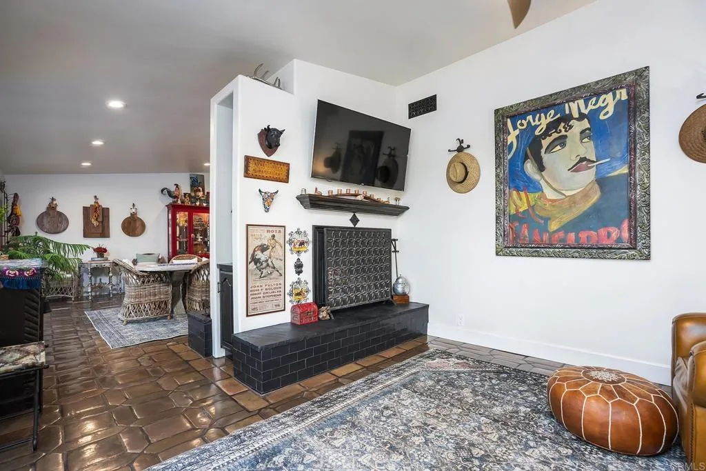 https://cdn.realtyfeed.com/cdn/127/306732068/2412eaf63dd999818e73fafa02bb0000.webp