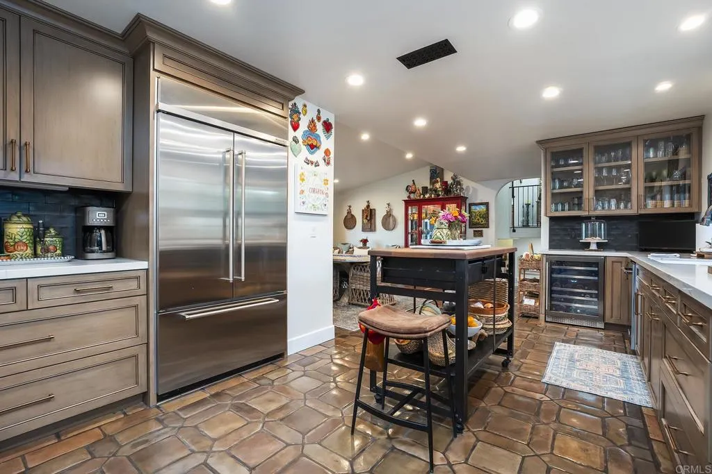 https://cdn.realtyfeed.com/cdn/127/306732068/7e530d7a1fd8bce5970e532d39c39943.webp