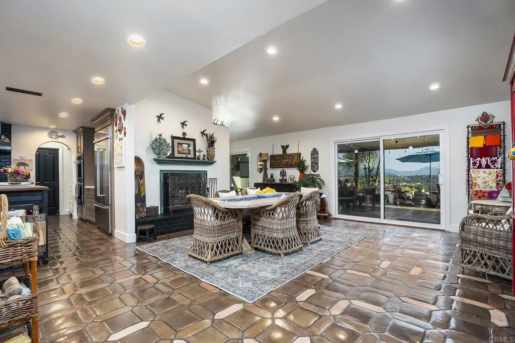 https://cdn.realtyfeed.com/cdn/127/306732068/dc20e19457ad2d38e629dc12e63b9880.webp