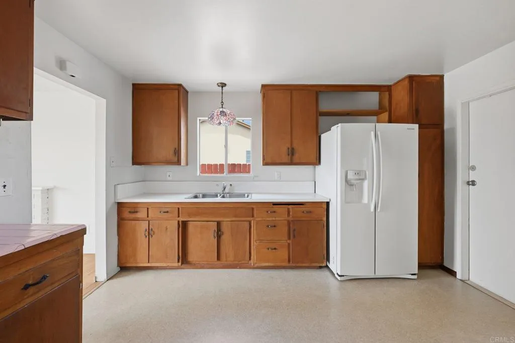 https://cdn.realtyfeed.com/cdn/127/306732090/757f5996585cd5e4154d8293833dfc8c.webp