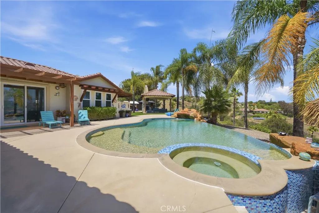 https://cdn.realtyfeed.com/cdn/127/306732147/19bb03c76476fb490274c6f02b78c3e6.webp