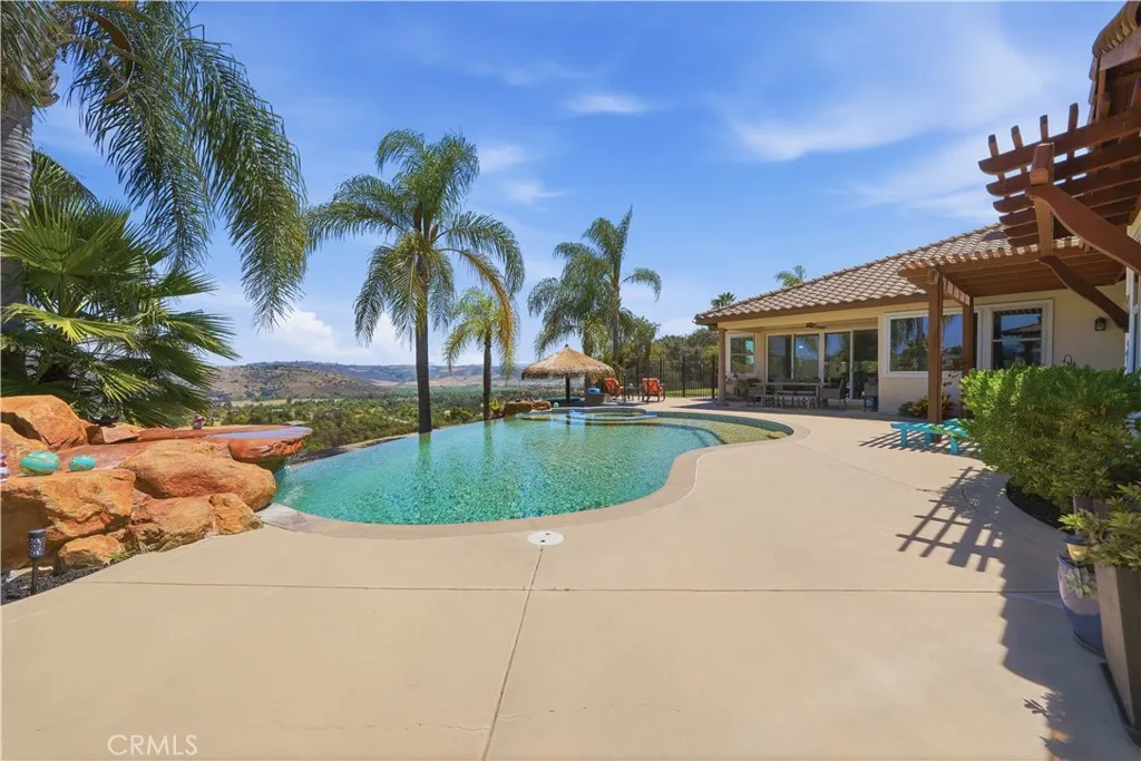 https://cdn.realtyfeed.com/cdn/127/306732147/8fe03f306a45bdb853fd672dadb1c204.webp