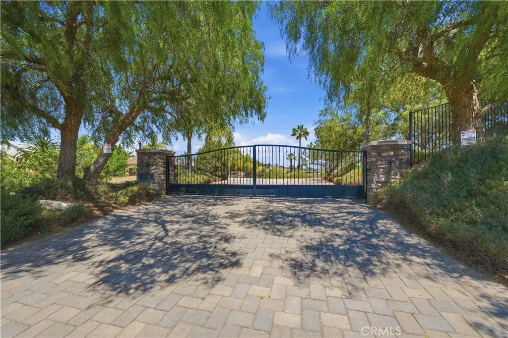 https://cdn.realtyfeed.com/cdn/127/306732147/cc2f7b1f38dd933ce41262dc966e4150.webp