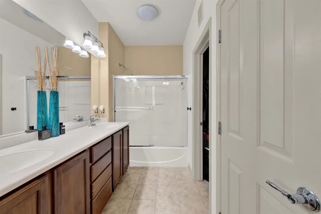 https://cdn.realtyfeed.com/cdn/127/306732152/5c443597aa2faada3bdf77909082d4d5.webp