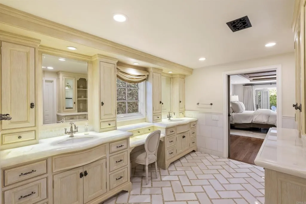 https://cdn.realtyfeed.com/cdn/127/306732190/f237e4bf9c842b26efb2a743dbc192af.webp