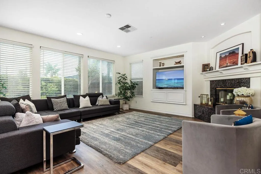 https://cdn.realtyfeed.com/cdn/127/306732226/551a44d32f92ba76a2d120c7ebe68beb.webp