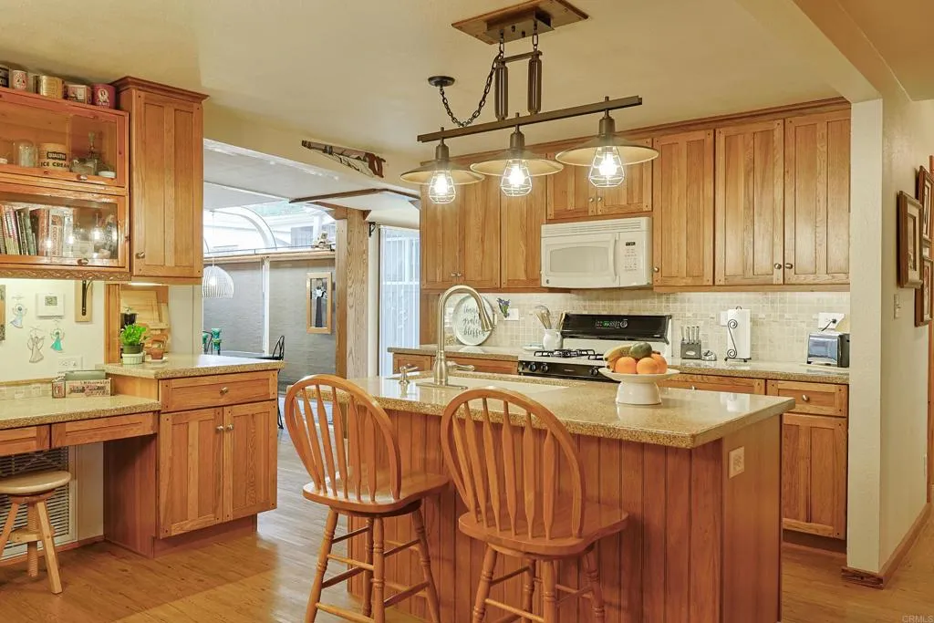 https://cdn.realtyfeed.com/cdn/127/306732502/cb5babe4186e6f5b74c3a1a4a488c040.webp