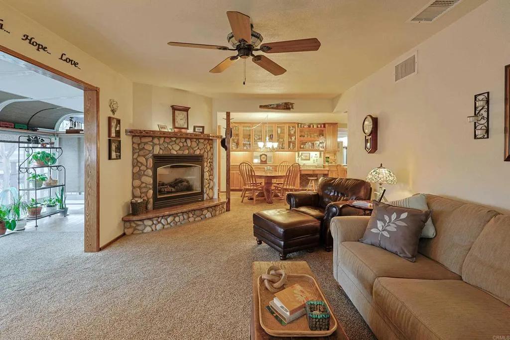 https://cdn.realtyfeed.com/cdn/127/306732502/ff05d254cf2544bf3d4f58adb8b2cfba.webp
