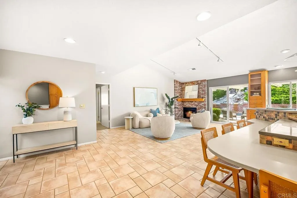 https://cdn.realtyfeed.com/cdn/127/306732505/00a4923472a3cce385461ffafcc98ec4.webp