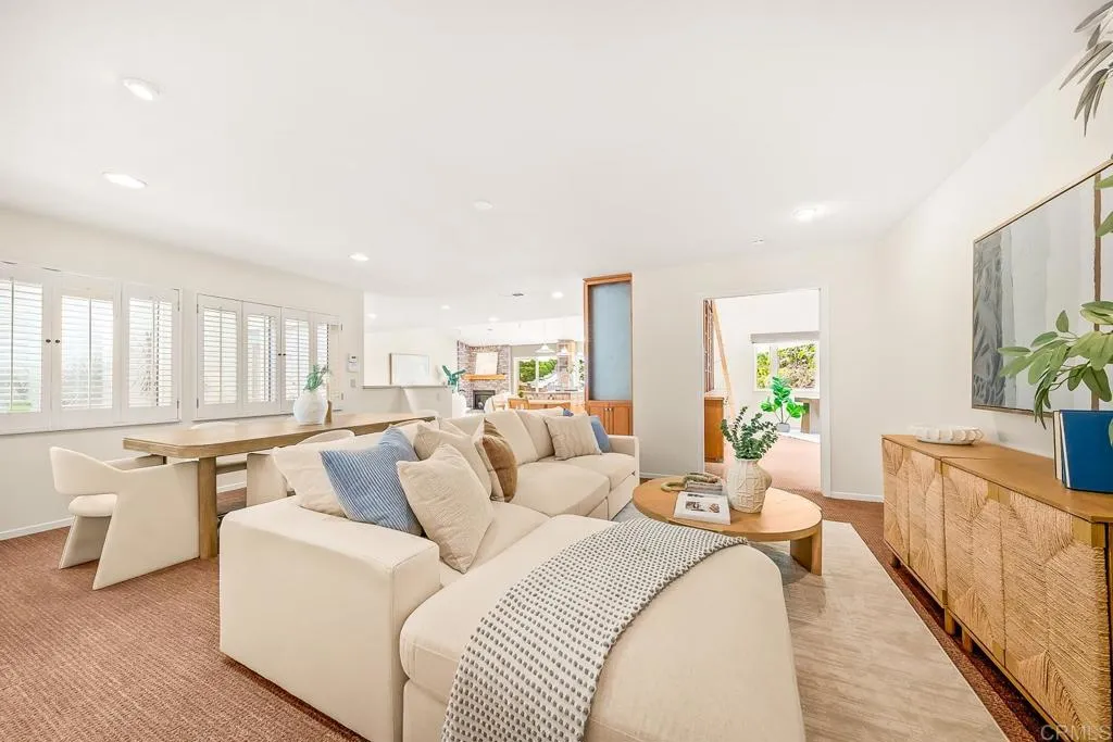 https://cdn.realtyfeed.com/cdn/127/306732505/6b31cc59e7f164760574b849d18d085b.webp