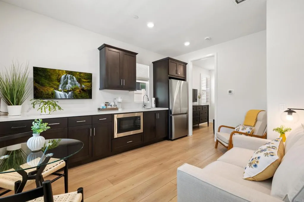 https://cdn.realtyfeed.com/cdn/127/306732507/3f7a4a142552ad44d00415f83a82529d.webp