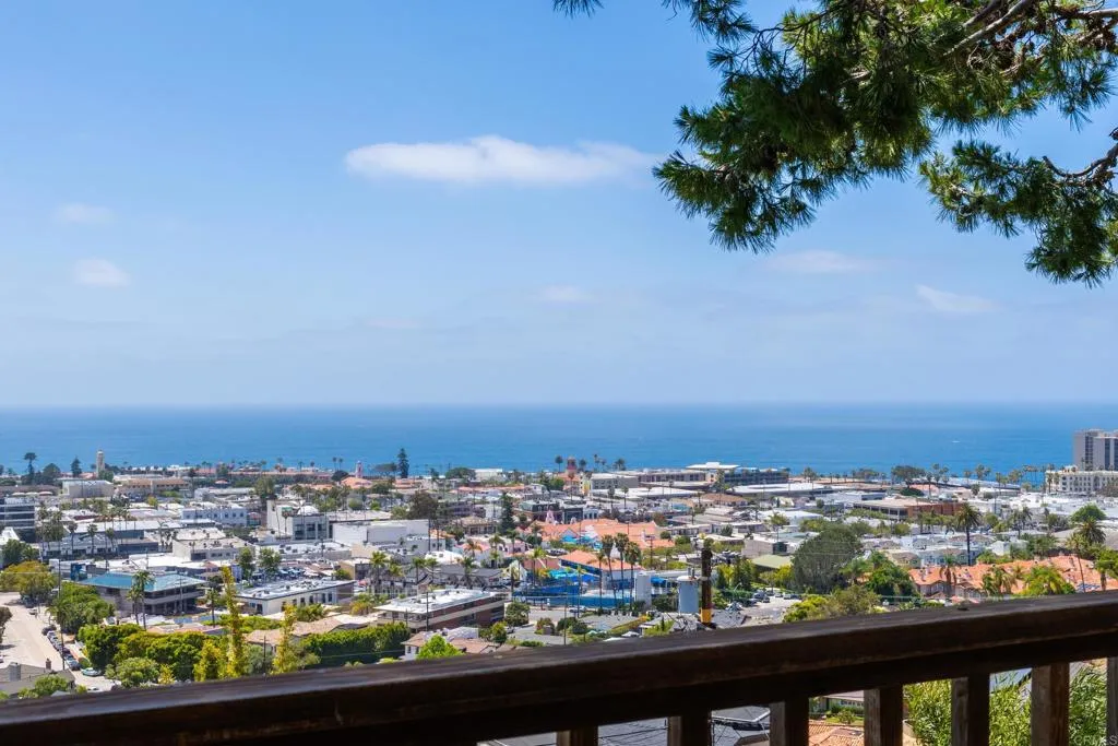 https://cdn.realtyfeed.com/cdn/127/306732510/3a44927586717ae68de9db9032b556b6.webp
