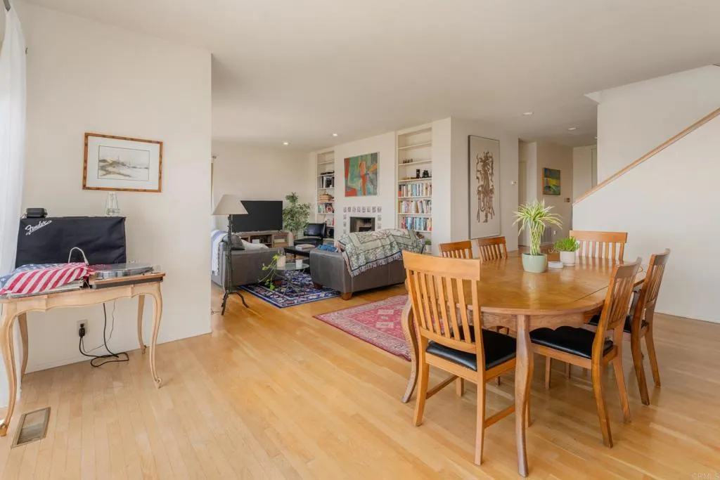 https://cdn.realtyfeed.com/cdn/127/306732510/3ec4ed6f8b76bf684773d83f269059e2.webp