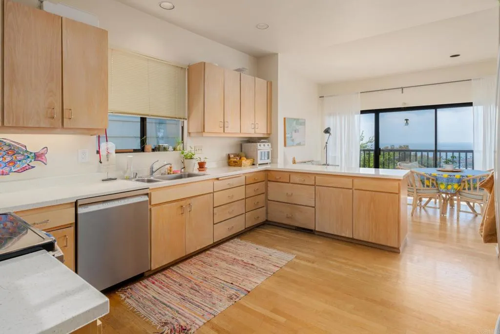 https://cdn.realtyfeed.com/cdn/127/306732510/42224145f7e00bf5604a9792cc8f79d3.webp