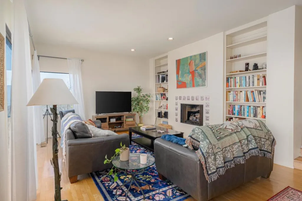 https://cdn.realtyfeed.com/cdn/127/306732510/7788ba7740e34188bcbd048b716c5727.webp