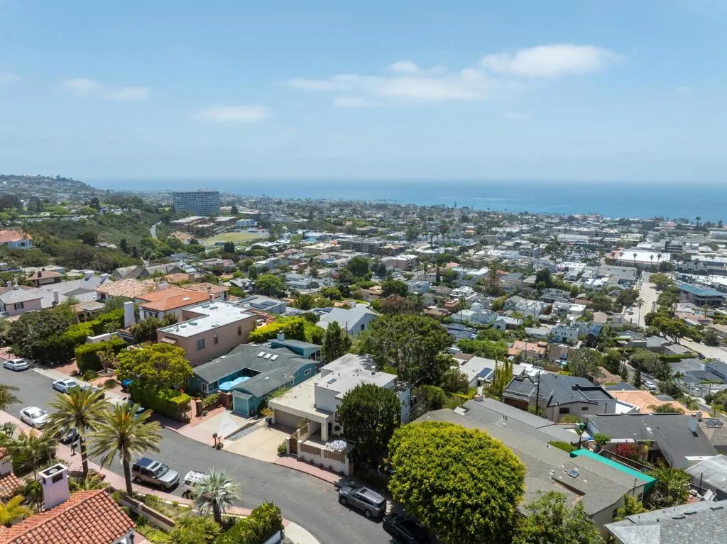 https://cdn.realtyfeed.com/cdn/127/306732510/ffbc349657438d59221cab4ad23d47a2.webp