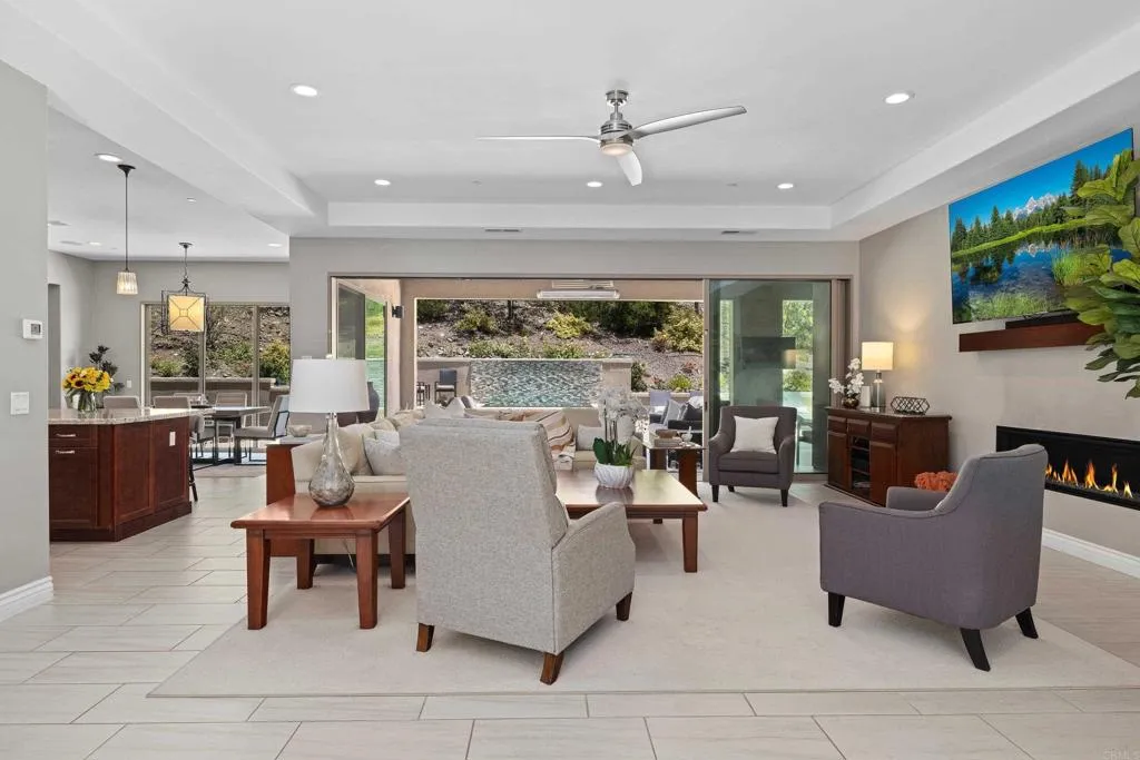 https://cdn.realtyfeed.com/cdn/127/306732671/eb4c4a315d7ec99fb5c67ea12b177cd5.webp
