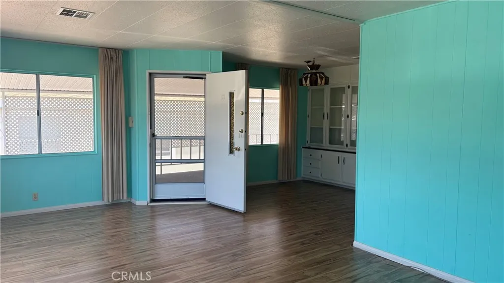 https://cdn.realtyfeed.com/cdn/127/306732773/51f934f5625ef9806b0bdf4180a58fbb.webp