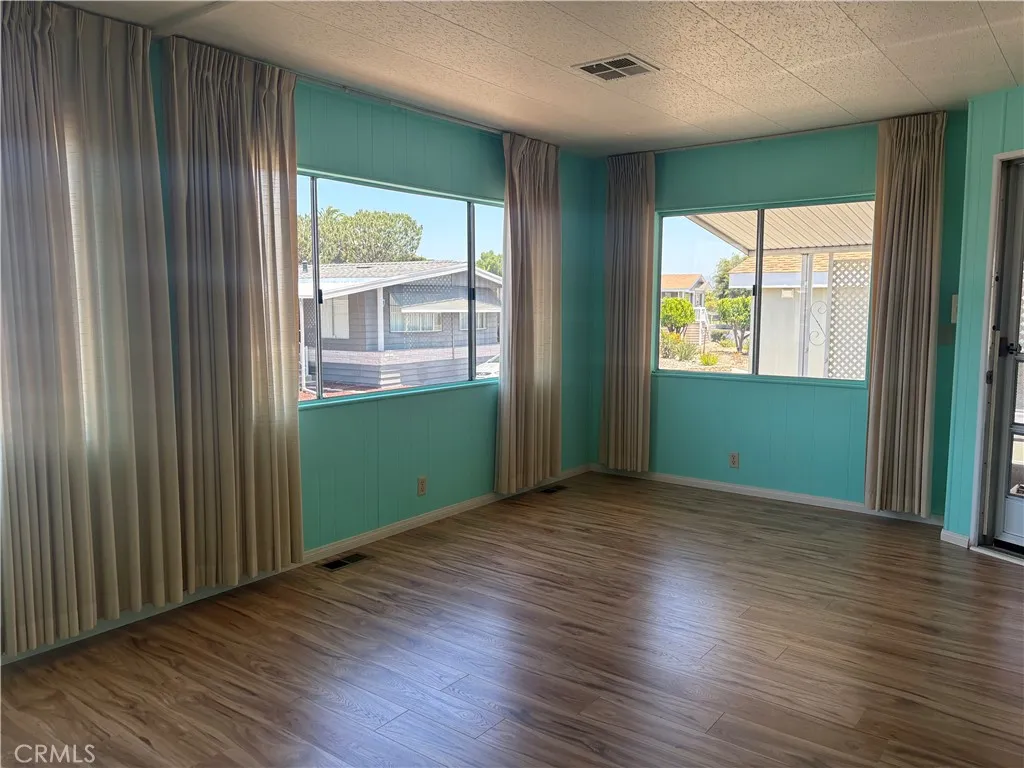 https://cdn.realtyfeed.com/cdn/127/306732773/7ea066baa4a66ca9614e87291e87e664.webp