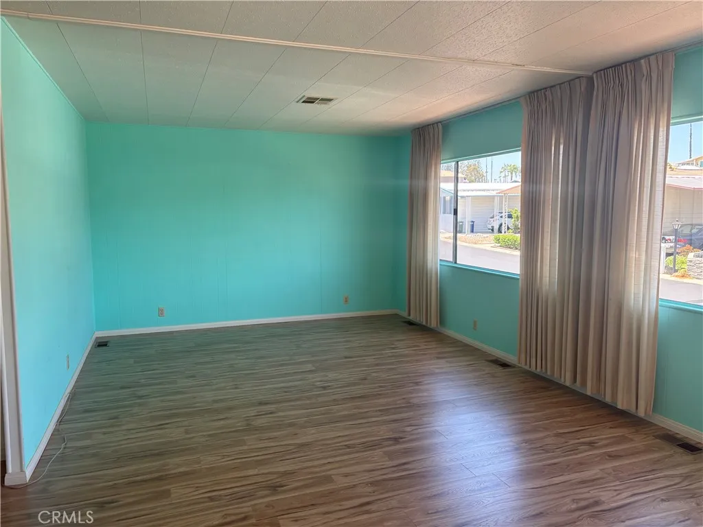 https://cdn.realtyfeed.com/cdn/127/306732773/eca1b88503cb5b0134e175c48cd61642.webp