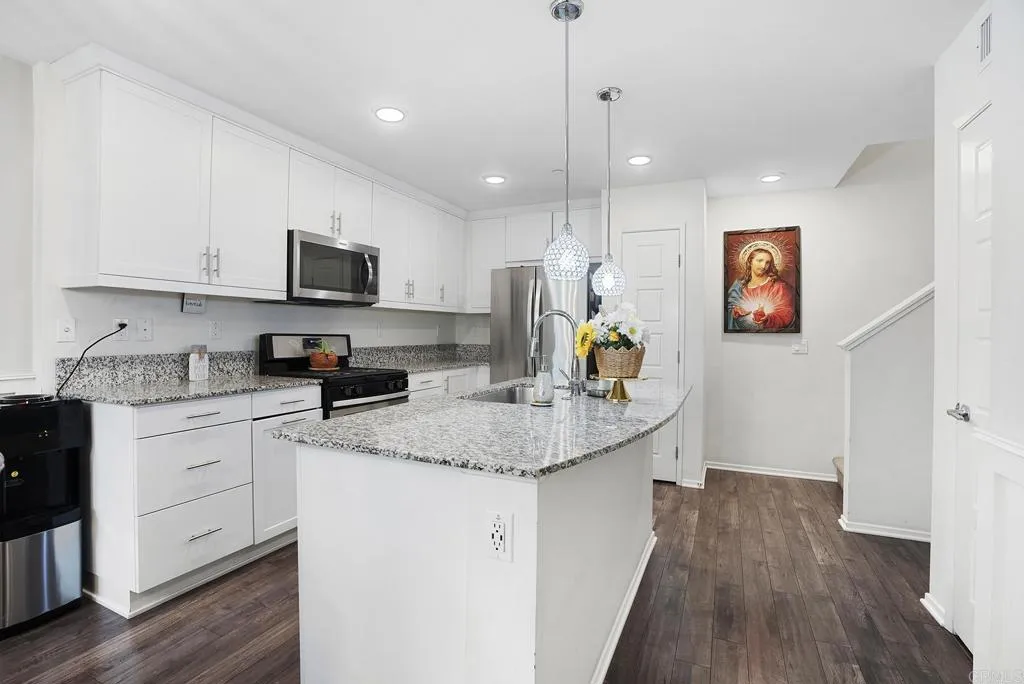 https://cdn.realtyfeed.com/cdn/127/306732782/ebc380f2417a80c8242e8ada12da47f1.webp