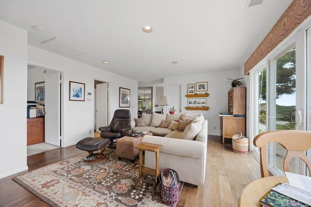 https://cdn.realtyfeed.com/cdn/127/306732798/37f387e0ce599b38662d7c881bd706e9.webp