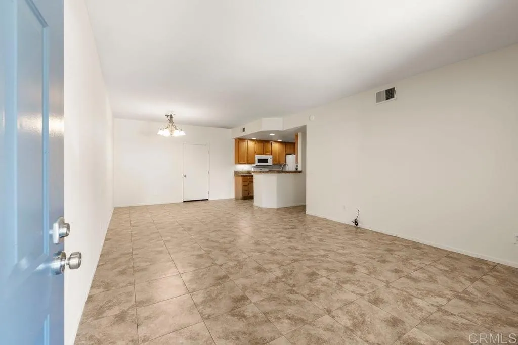 https://cdn.realtyfeed.com/cdn/127/306732855/05ed41c98fa1f4ae55f0e69764144244.webp