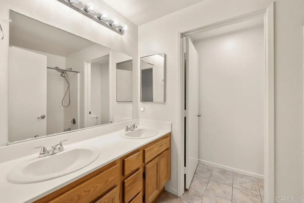https://cdn.realtyfeed.com/cdn/127/306732855/45b68b307adb30ef2f7332084189fc75.webp