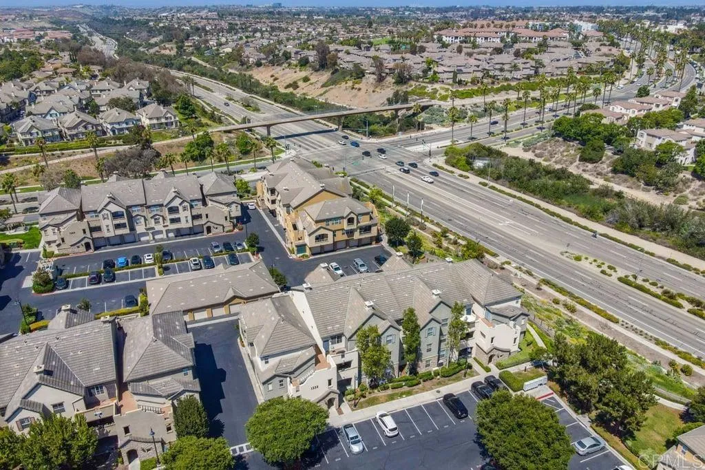https://cdn.realtyfeed.com/cdn/127/306732855/6cb104d3d02666cbffa2691ba997ba6a.webp