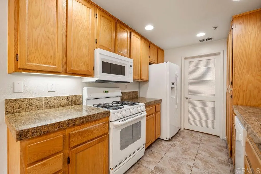 https://cdn.realtyfeed.com/cdn/127/306732855/baafbe34db59d3798126027c2e339e29.webp