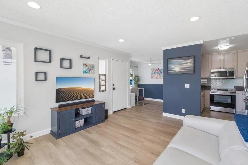 https://cdn.realtyfeed.com/cdn/127/306732892/0747920b9a9c67d5894eb2da8cd45fa5.webp