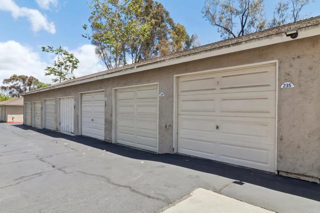 https://cdn.realtyfeed.com/cdn/127/306732892/f656cfcdeb6a4b7af2b31b626e17d6ea.webp