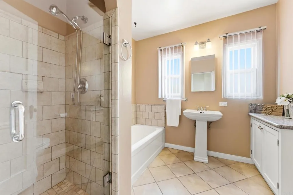 https://cdn.realtyfeed.com/cdn/127/306732903/4035a79e6f00fbc907f4db2555f0d64b.webp