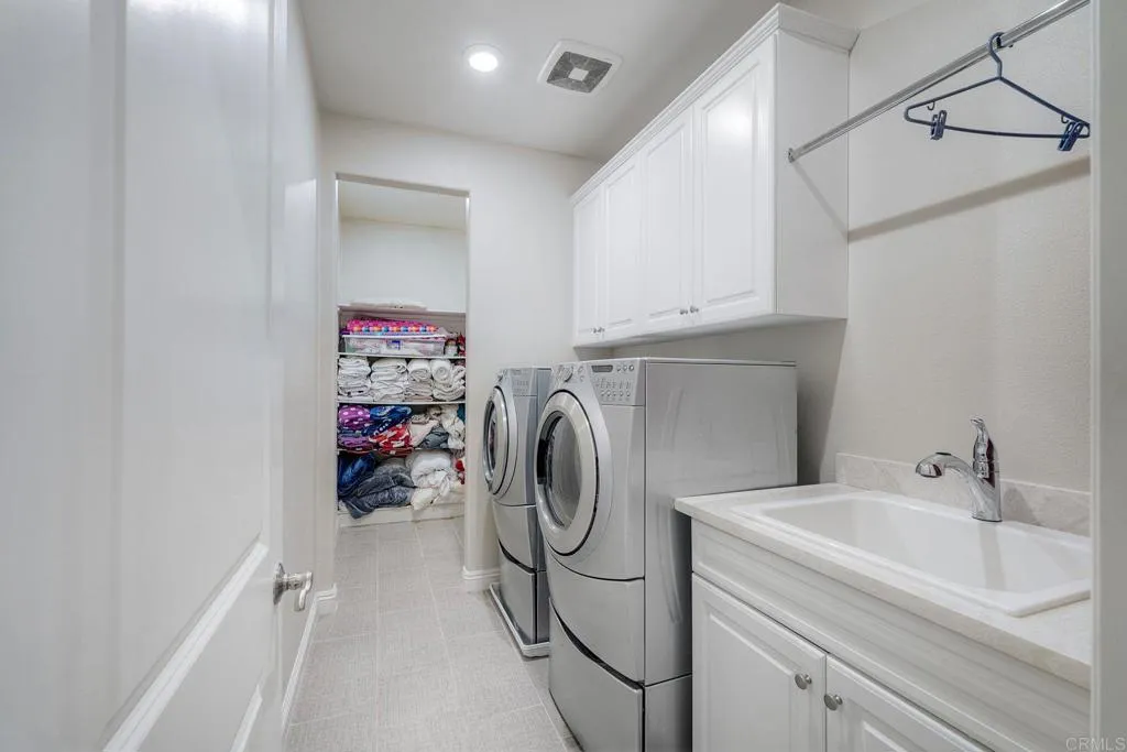 https://cdn.realtyfeed.com/cdn/127/306732914/d9e919c6bcd364cfcfbfcbd4be05d658.webp