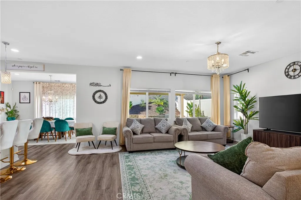 Photo #12: SW26119195 Listing: Photo #12