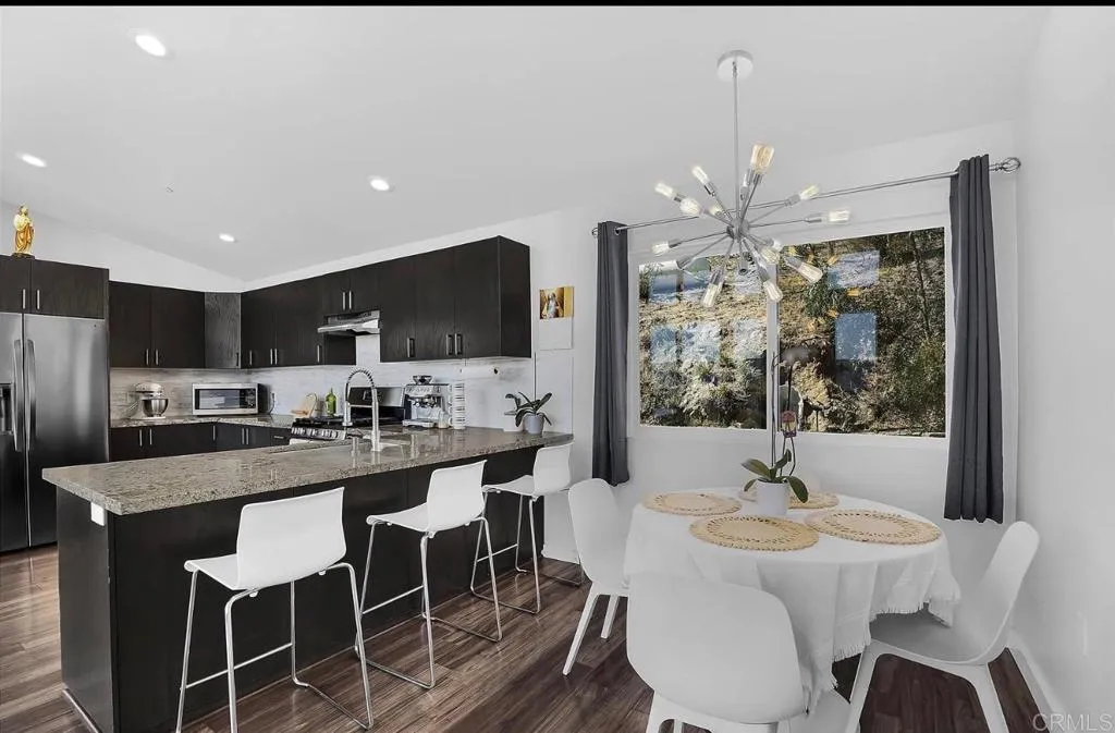 https://cdn.realtyfeed.com/cdn/127/306733109/46e61a5c93ce22abdf2eb1fd535aebfe.webp